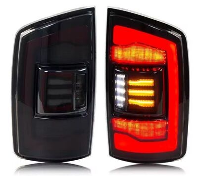 FEUX A LEDS DODGE RAM AVEC CLIGNOTANTS DTS -DYNAMIC TURN SIGNAL - VERSION 1 (2002/2005)
