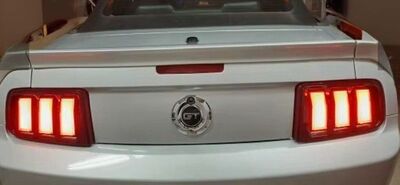 FEUX A LEDS FORD MUSTANG V PHASE 1 AVEC CLIGNOTANTS DTS -DYNAMIC TURN SIGNAL - ET SANS OU AVEC FONCTION RGB (2005/2009)