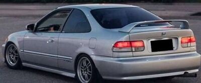 BECQUET DE COFFRE HONDA CIVIC VI COUPE AVEC FEU STOP (1996/2001)