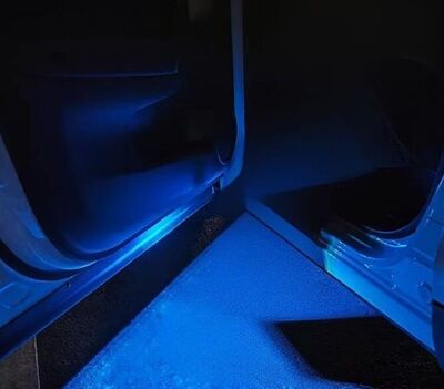 ECLAIRAGE WELCOME LIGHT UNIVERSEL A SUPPORT MAGNETIQUE ET ECLAIRAGE LEDS MULTICOLOR RGB