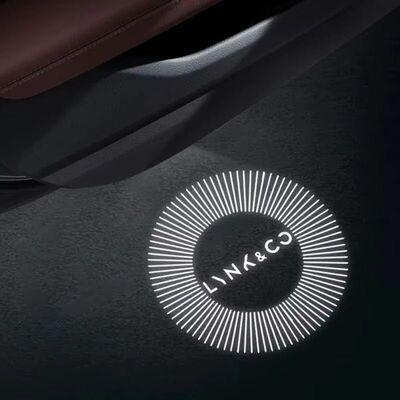 ECLAIRAGE WELCOME LIGHT siglé GAMME LYNK & CO