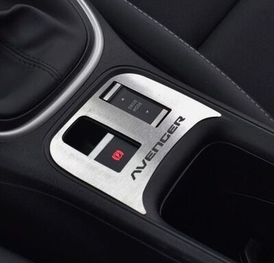 ENJOLIVEUR DE CONSOLE CENTRALE JEEP AVENGER (2023+)