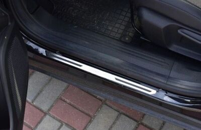 SEUILS DE PORTES EXTERIEURS ALU ET CARBONE JEEP AVANGER (2023+)