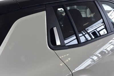 ENJOLIVEURS DE GACHES DE PORTES EXTERIEURES JEEP AVENGER (2023+)