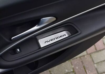 ENJOLIVEURS DE COMMANDES DE LEVE VITRES JEEP AVENGER (2023+)