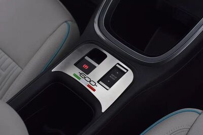 ENJOLIVEUR DE CONSOLE CENTRALE FIAT 600E (2023+)