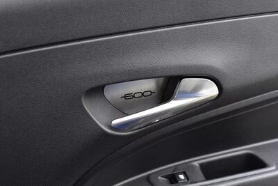 ENJOLIVEURS DE GACHES DE PORTES INTERIEURES FIAT 600/600E (2023+)