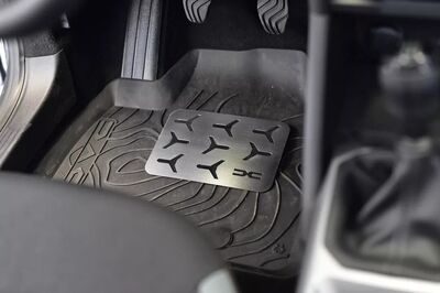 PLAQUE DE TAPIS ALU DACIA