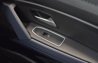 ENJOLIVEURS DE COMMANDES DE LEVE VITRES DACIA DUSTER III (2024+) DACIA BIGSTER (2025+)