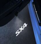 ECLAIRAGE WELCOME LIGHT"USB" siglé GAMME SUZUKI (ALTO,SWIFT,SX4,SWIFT CLUB,SAMOURAI,S CROSS)