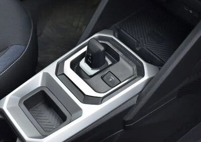 ENJOLIVEUR CONTOUR DE SELECTEUR BOITE AUTO DACIA DUSTER III (2024+)