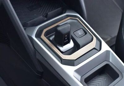 ENJOLIVEUR CONTOUR DE SELECTEUR BOITE AUTO DACIA DUSTER III (2024+)