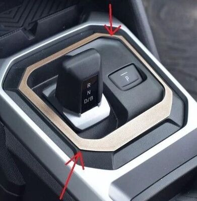 ENJOLIVEUR CONTOUR DE SELECTEUR BOITE AUTO DACIA DUSTER III (2024+)