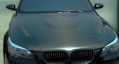 CAPOT EN FIBRE BMW SERIE 5 E60/E61 "AIR VENT M5 SPIRIT" (2003/2010)