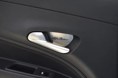 ENJOLIVEURS DE GACHES DE PORTES INTERIEURES ALFA ROMEO JUNIOR (2024+)