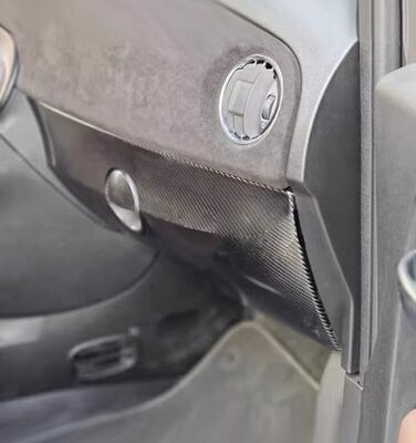 ENJOLIVEUR DE PORTE DE BOITE A GANT EN CARBONE FIAT 500 ABARTH (2008/2023)