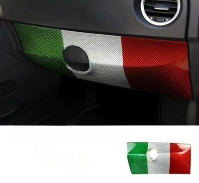 ENJOLIVEUR DE PORTE DE BOITE A GANT EN CARBONE FIAT 500 ABARTH (2008/2023)