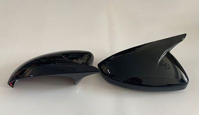 JEU DE COQUES DE RETROS "HORN SHAPE" PIANO BLACK OU CARBONE LOOK PEUGEOT 208 II OU E-208 II (2019+) PEUGEOT 2008 II OU E-2008 II (2020+) PEUGEOT 308 II (2013/2021) PEUGEOT 508 II (2019+)