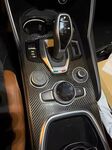 ENJOLIVEUR DE CONSOLE CENTRALE CARBONE ALFA ROMEO GIULIA / ALFA ROMEO STELVIO PHASE 2 (2020/2023)