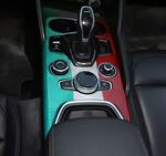 ENJOLIVEUR DE CONSOLE CENTRALE CARBONE ALFA ROMEO GIULIA / ALFA ROMEO STELVIO PHASE 2 (2020/2023)