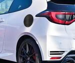ENJOLIVEUR DE TRAPPE A ESSENCE EN CARBONE TOYOTA YARIS IV GR (2020+)