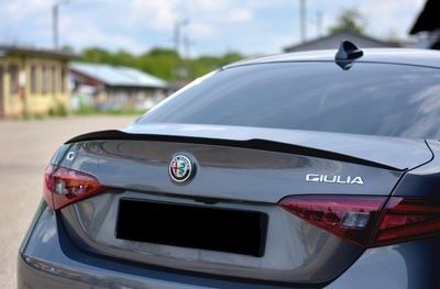 Becquet Arrière Automatique Alfa Romeo Giulia 2015-2024 - Lèvre Coffre ABS Noir Brillant