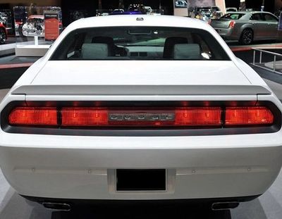 BECQUET DE COFFRE "SOFT" DODGE CHALLENGER III PHASE 1 (2008/2015) OU PHASE 2 (2015/2019)