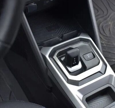 ENJOLIVEUR CONTOUR DE SELECTEUR BOITE AUTO DACIA DUSTER III (2024+)