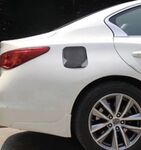 ENJOLIVEUR DE TRAPPE A ESSENCE EN CARBONE INFINITI Q50 (2014+)