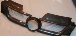 CALANDRE CARBONE VW GOLF V AVEC SUPPORT DE SIGLE (2004/2008)