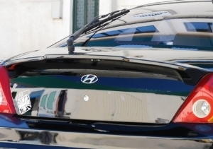 BECQUET DE COFFRE EVOLUTION HYUNDAI COUPE "IB LINE" (2002/2007)
