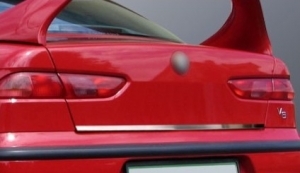 BARRETTE DE COFFRE CHROMEE INFERIEURE ALFA ROMEO 156 (1997/2005)