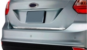 BARRETTE DE COFFRE CHROMÉE INFÉRIEURE FORD FOCUS III HATCHBACK (2011/2018)
