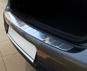 SEUIL DE COFFRE ALU VW GOLF V 5 PORTES (2004/1008)