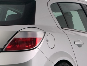 PAUPIERES DE FEUX ARRIERES POUR OPEL ASTRA H 5 PORTES (2004/2009)