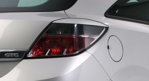 PAUPIERES DE FEUX ARRIERES POUR OPEL ASTRA H GTC RD LINE (2004/2009)