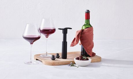 POMPE A VIN + 3 BOUCHONS