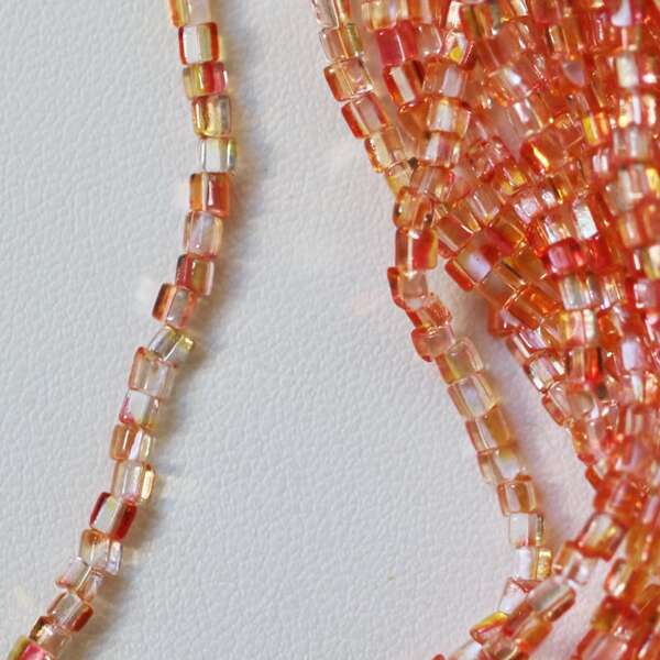 TRIANGULAR BEADS 2,5 x 2,5 MM MULTICOLOR ORANGE