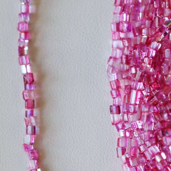 TRIANGULAR BEADS 2,5 x 2,5 MM MULTICOLOR BRIGHT PINK