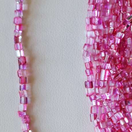 TRIANGULAR BEADS 2,5 x 2,5 MM MULTICOLOR BRIGHT PINK