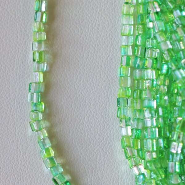 TUBES TRAINGLES 2,5 x 2,5 MM MULTICOLORE VERT