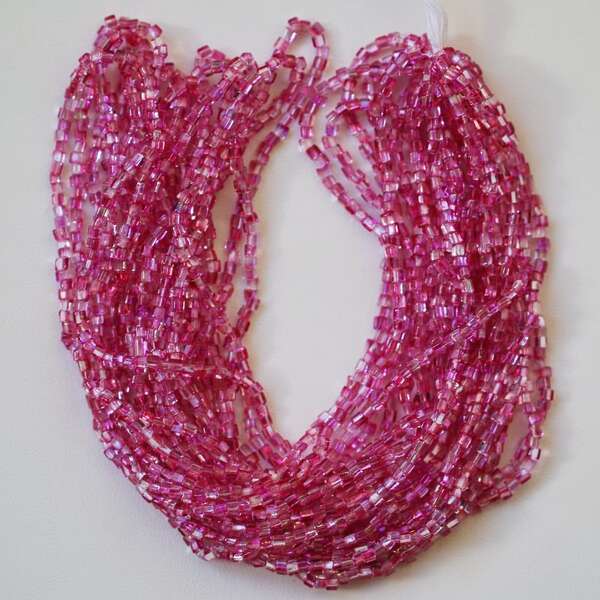 TRIANGULAR BEADS 2,5 x 2,5 MM MULTICOLOR BRIGHT PINK