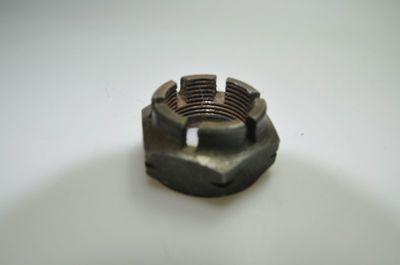 ecrou H crénelé pas à gauche de blocage de moyeu sur fusée droite