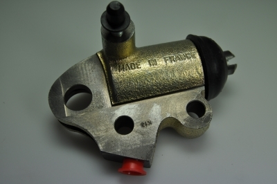 cylindre de frein supérieur avant gauche (fabrication française)