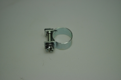 collier de serrage de tube d'arrivée à la pompe