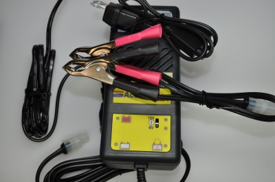 battery maintenance charger 6V/12V extends battery life