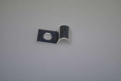 patte de fixation de tuyauterie d'essence