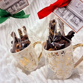 Tasse garnie de chocolats