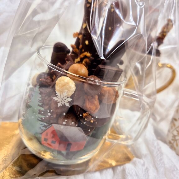 Tasse garnie de chocolats