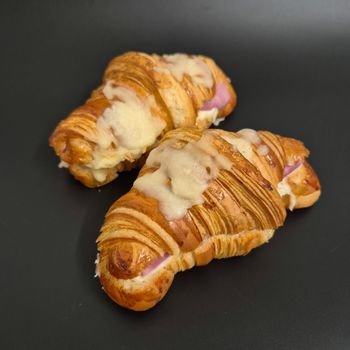 Croissant au jambon